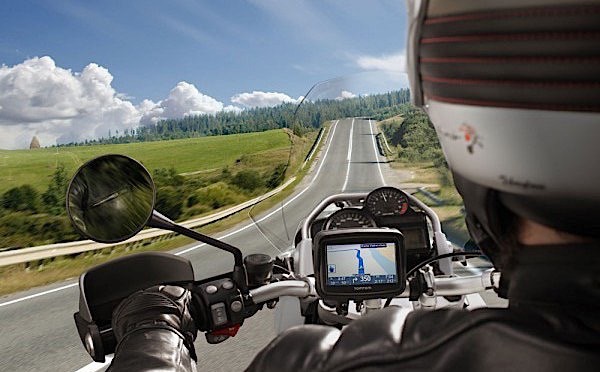 Come usare un navigatore in moto