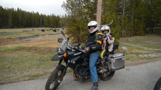 Motociclista con bambino negli USA