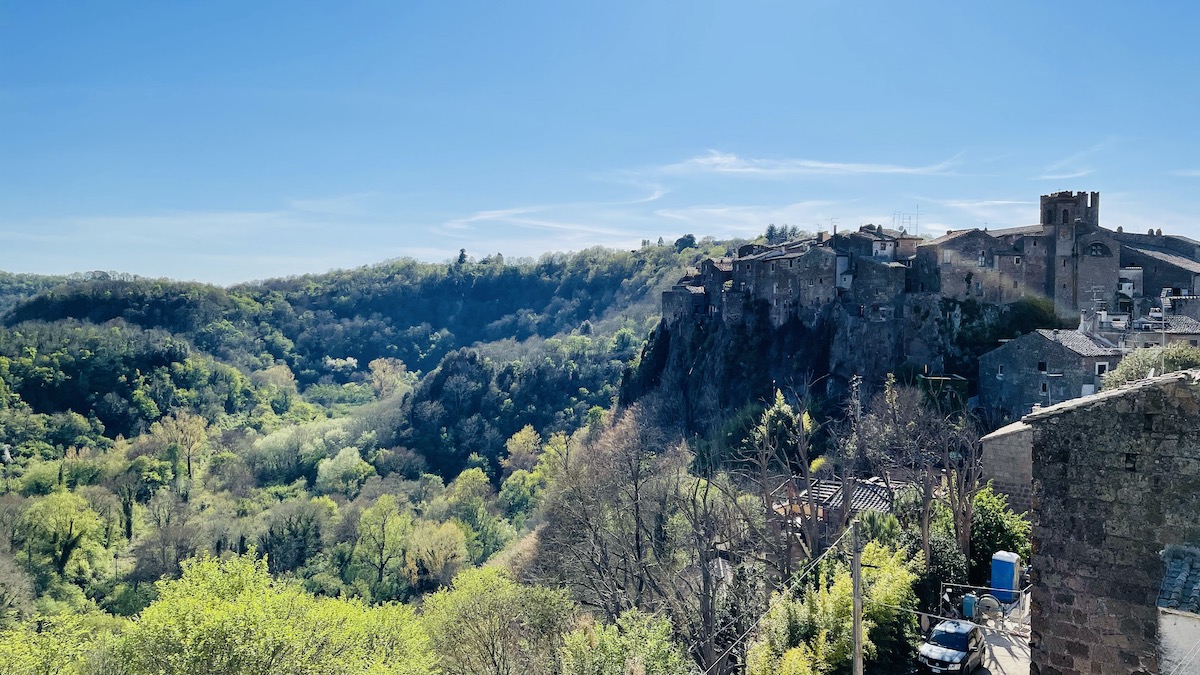 Gita a Calcata e alle cascate del monte gelato